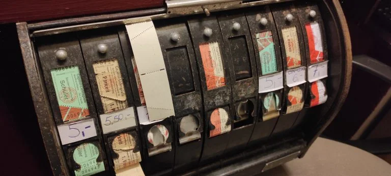Alter Ticketautomat im Capitol
