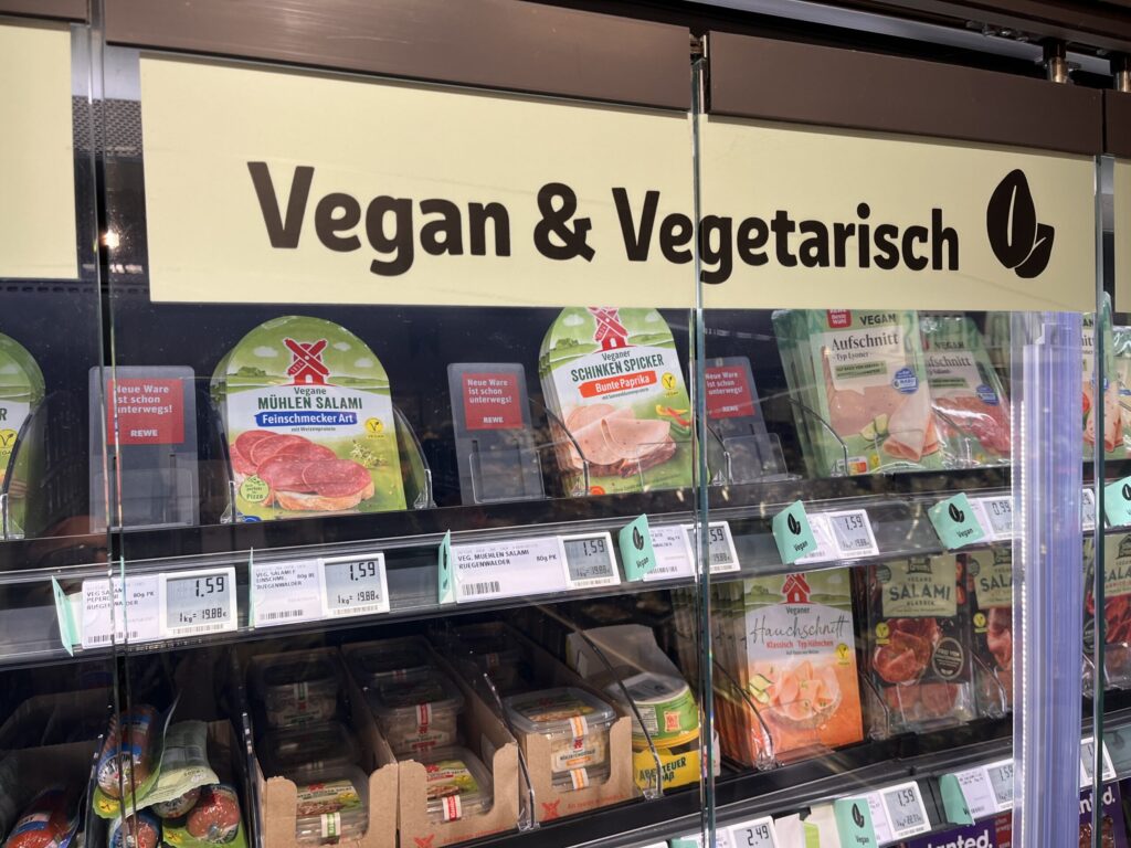 Vegane und vegetarische Produkte im Einzelhandel: Warum der Trend zu pflanzlicher Ernährung wächst