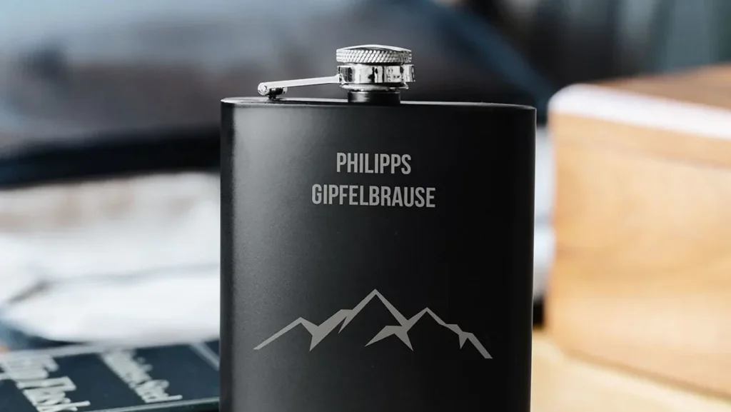 Personalisierbarer Flachmann mit Symbol und Text