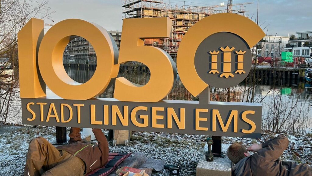 Sechs Jubiläumsaufsteller schmücken Lingener Ortseingänge