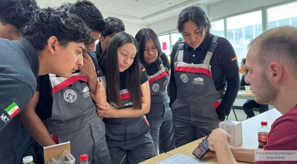 Zwei Mechatroniker aus Mexiko arbeiten zukünftig bei Eschen in Wiesmoor
