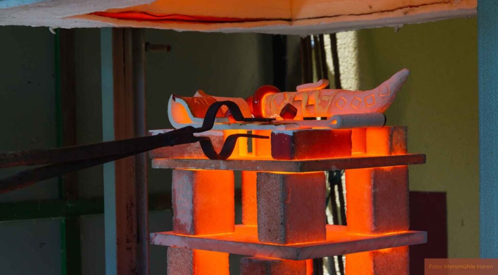 Raku-Kurs an der Mersmühle: Glasieren und Brennen unter freiem Himmel
