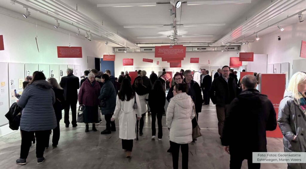 Besucher der Ausstellungseröffnung Fotos: Gedenkstätte Esterwegen, Maren Weers