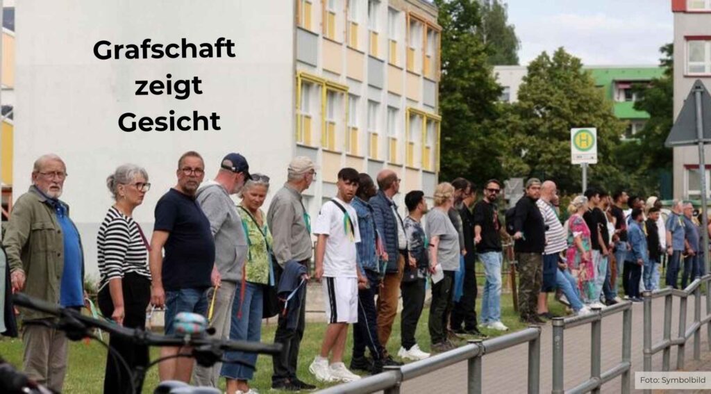 350 Menschen setzen Zeichen für Demokratie und Zusammenhalt