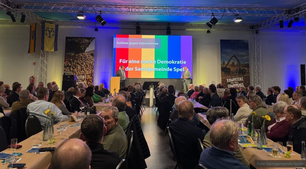 Bürgermeister Stefan Heeke (links) und Samtgemeindebürgermeister Matthias Sils (rechts) rufen zum Wählen auf.