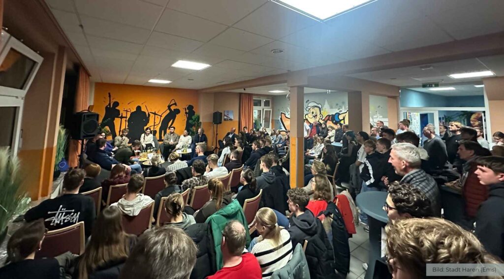 Das Interesse an der Podiumsdiskussion in Haren war groß – fast 90 Gäste füllten das Jugendzentrum.