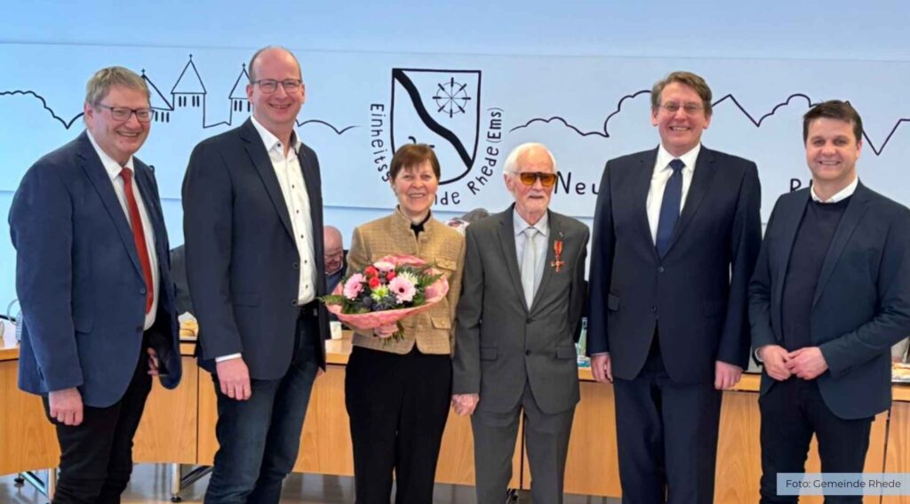 Verleihung des Bundesverdienstkreuzes an Ehrenbürger Albert Vinke