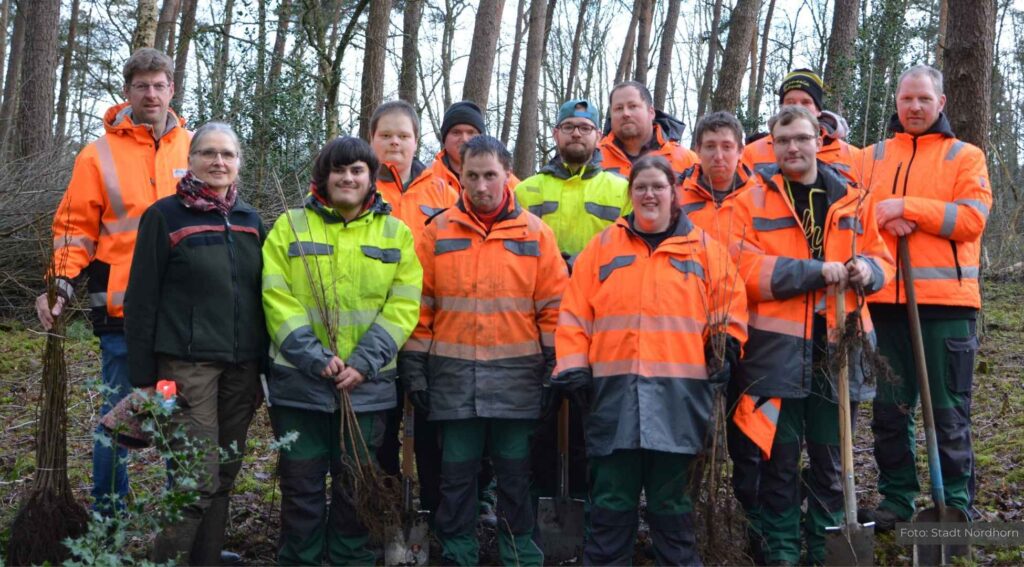 Waldfläche in Hesepe ökologisch aufgewertet: Stadt Nordhorn und Lebenshilfe ziehen an einem Strang