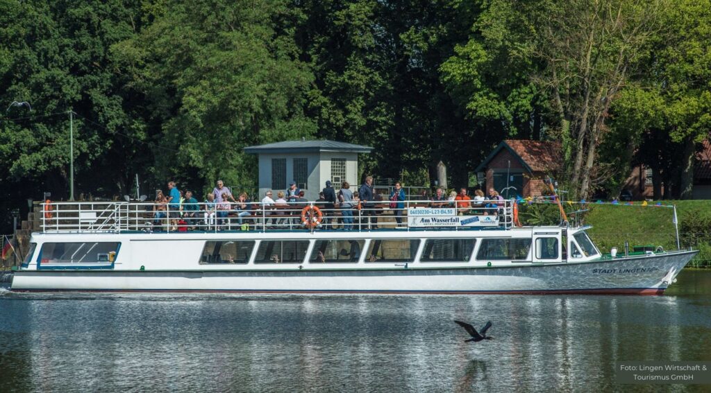 Leinen los zur Emsfahrt mit Spargel-Buffet am Wasserfall