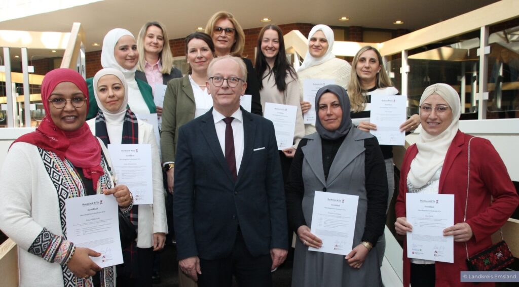 Elternbegleiterinnen im Emsland erhalten Zertifikate für Sprachförderprogramme