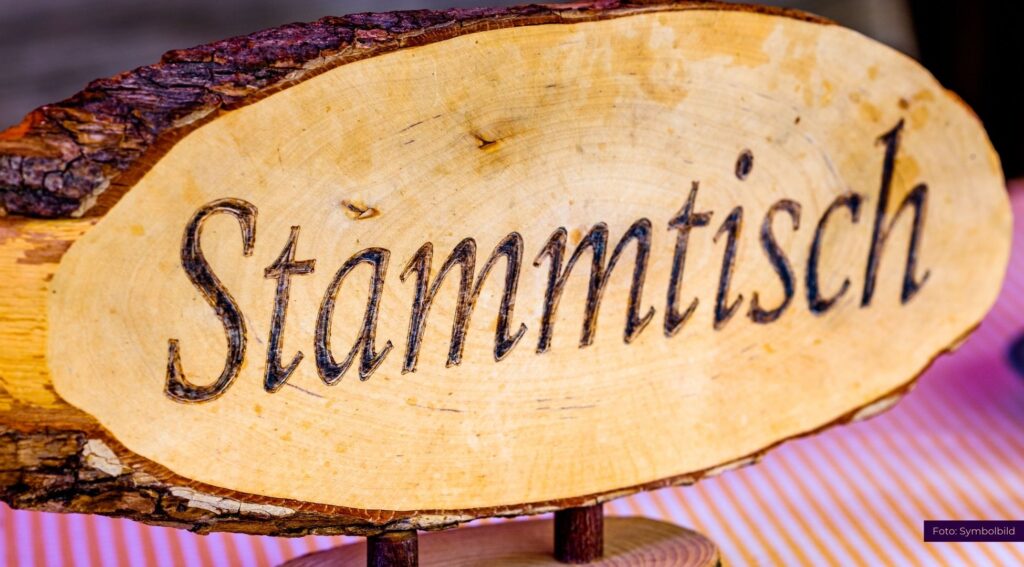 Neuer VHS-Stammtisch für Alleinlebende – „Lieber gemeinsam als einsam“