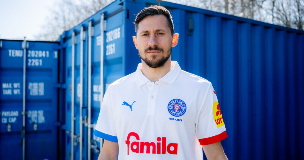 In Weißer Tradition: Holstein Kiel läuft im Sondertrikot gegen Gladbach auf