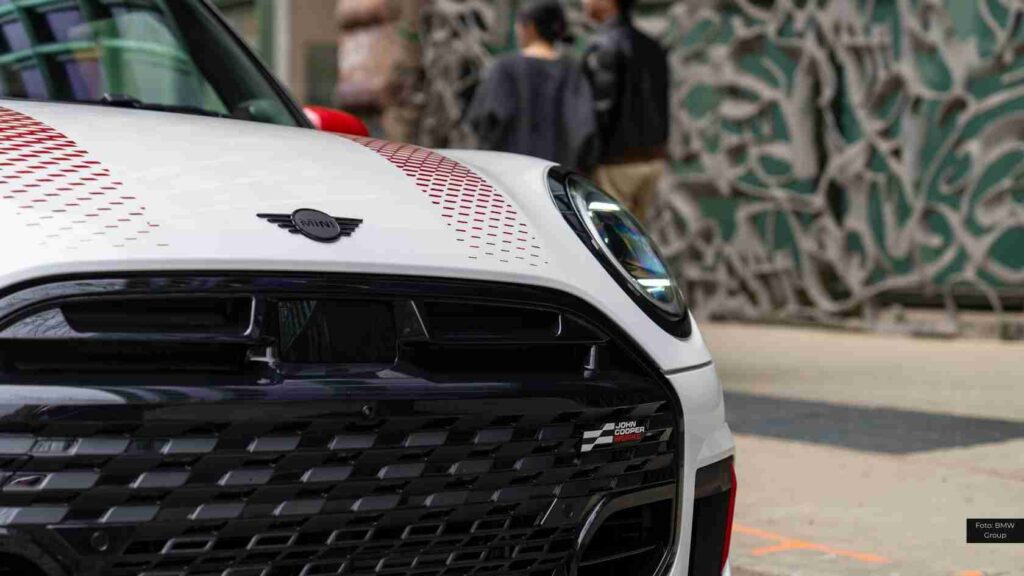 MINI John Cooper Works: Großstadtabenteuer mit Motorsport-DNA