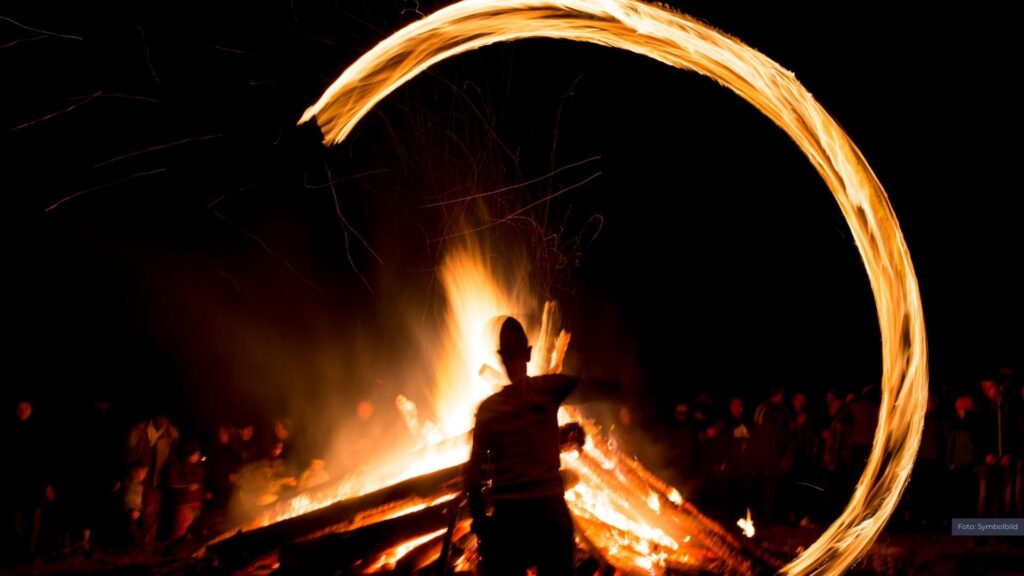 Osterfeuer 2025 in Papenburg: Traditionelles Brauchtum in der ganzen Stadt