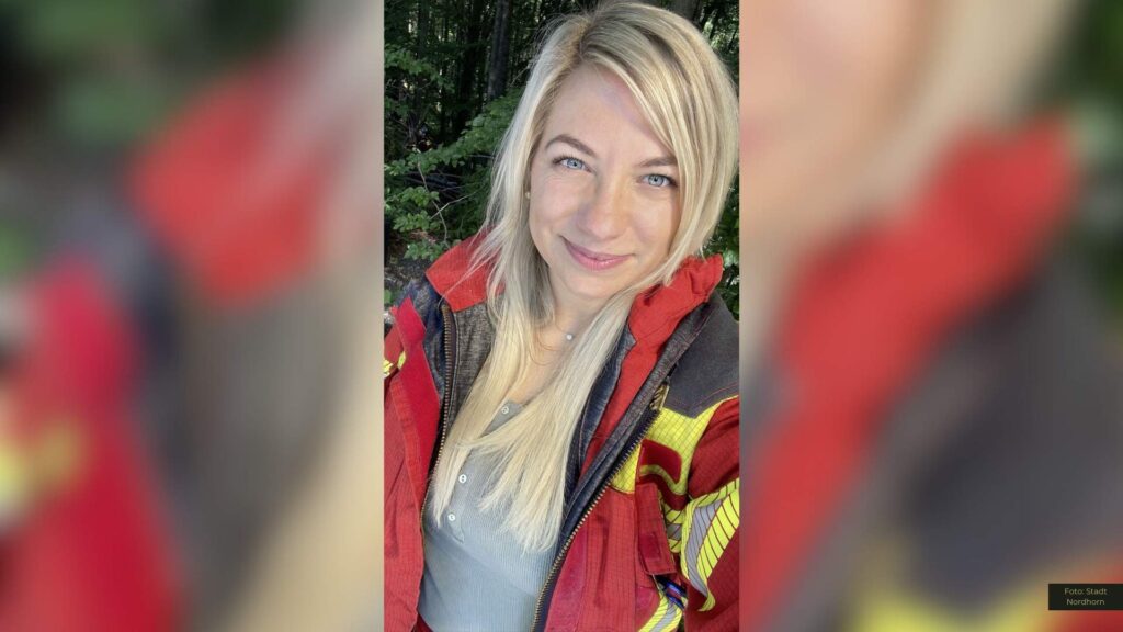 „Gemeinsam durchs Feuer“ – Feuerwehrfrau Marie Trappen liest in der Stadtbibliothek Nordhorn