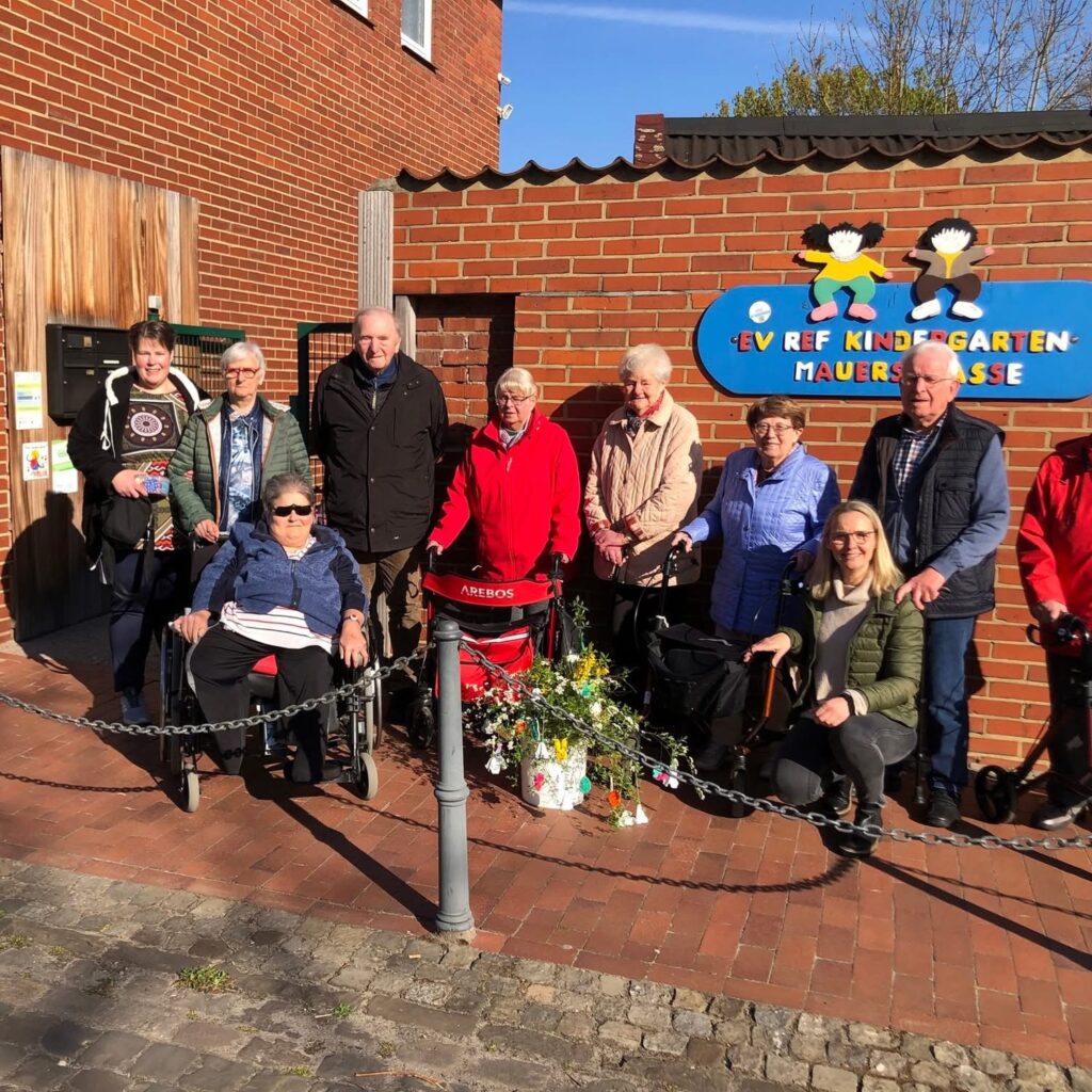 Begegnung der Generationen: Tagespflegegäste besuchen Kindergarten in der Mauerstraße