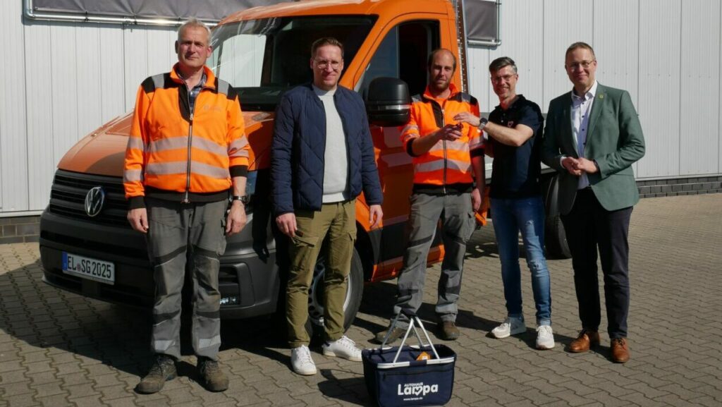 Spelle investiert in Mobilität – Neues Pritschenfahrzeug für den Bauhof
