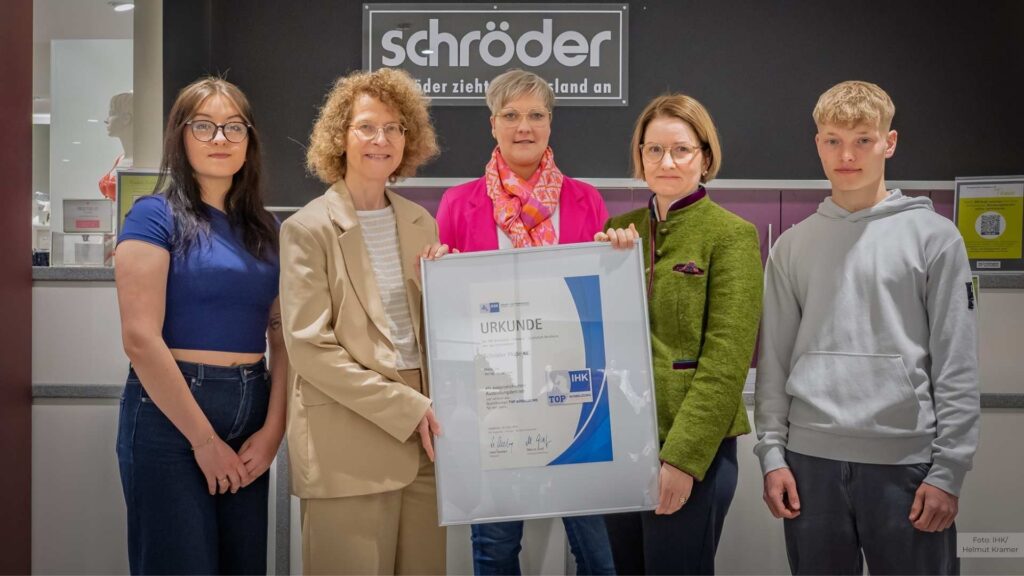 Qualität, die zählt: Schröder Mode KG in Haselünne erneut für Ausbildungsengagement ausgezeichnet