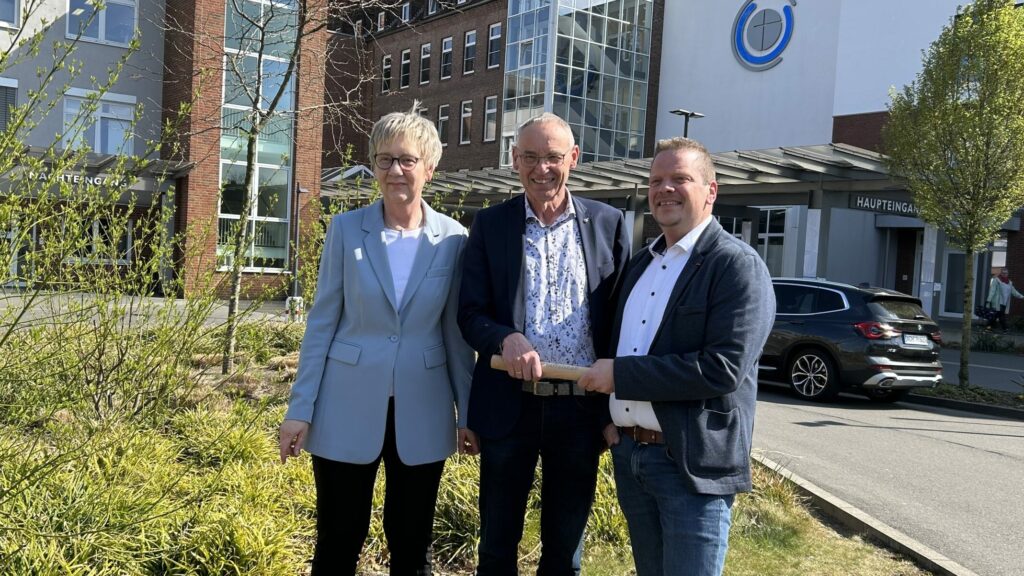 Nach über 30 Jahren – EUREGIO-KLINIK verabschiedet Pflegedirektor Bernhard Alsmeier