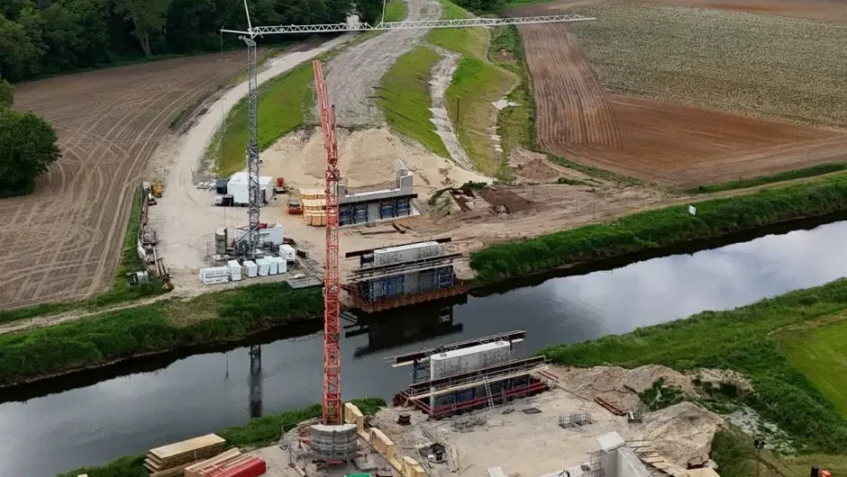 Brückenbau in Obenholt macht Fortschritte – Betonpfeiler setzen sichtbare Zeichen