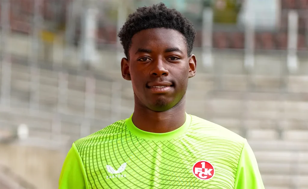 FCK-Talent Enis Kamga unterschreibt ersten Profivertrag