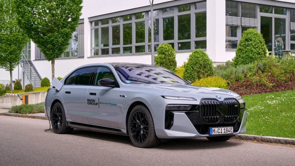 BMW testet Feststoffbatterie im i7 – Meilenstein für die Elektromobilität