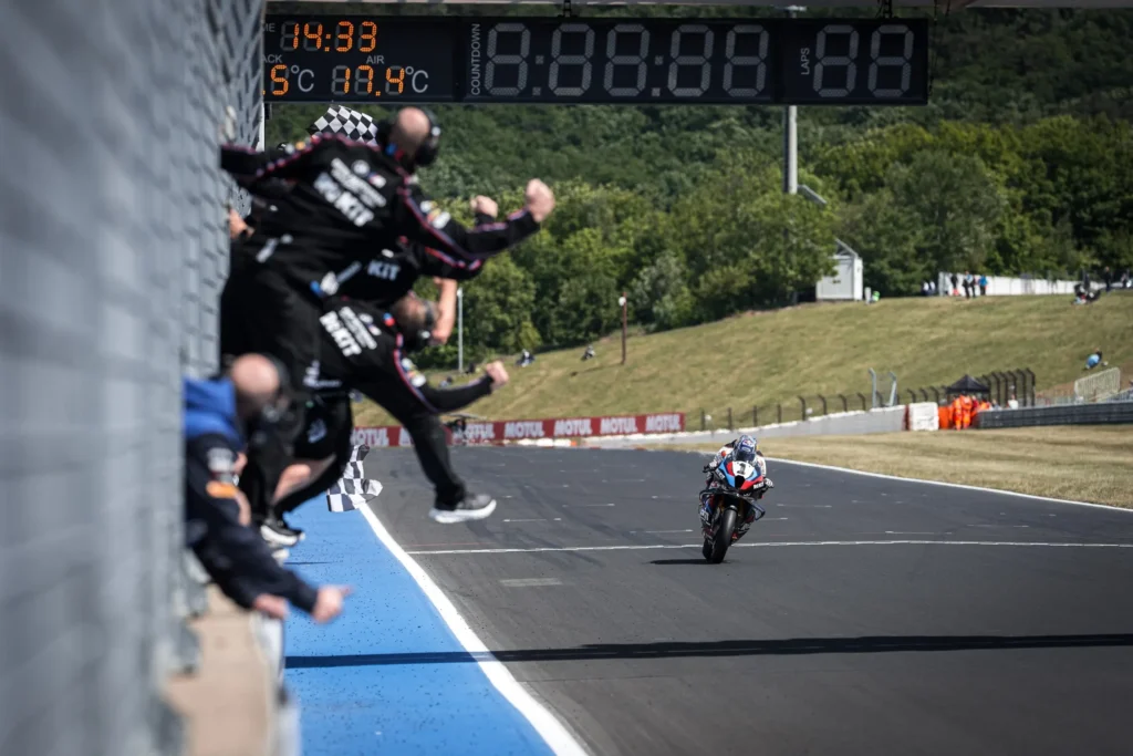 WorldSBK in Most: Fast perfektes Wochenende für BMW-Star Razgatlioglu