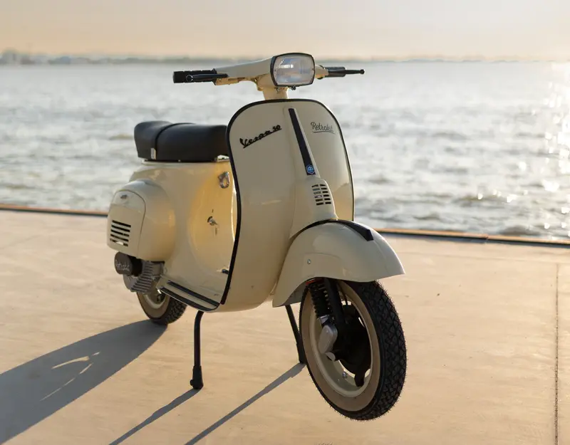 Klassiker mit Stecker: Vespa-Umrüstkit „Retrokit“ macht alte Roller elektrisch