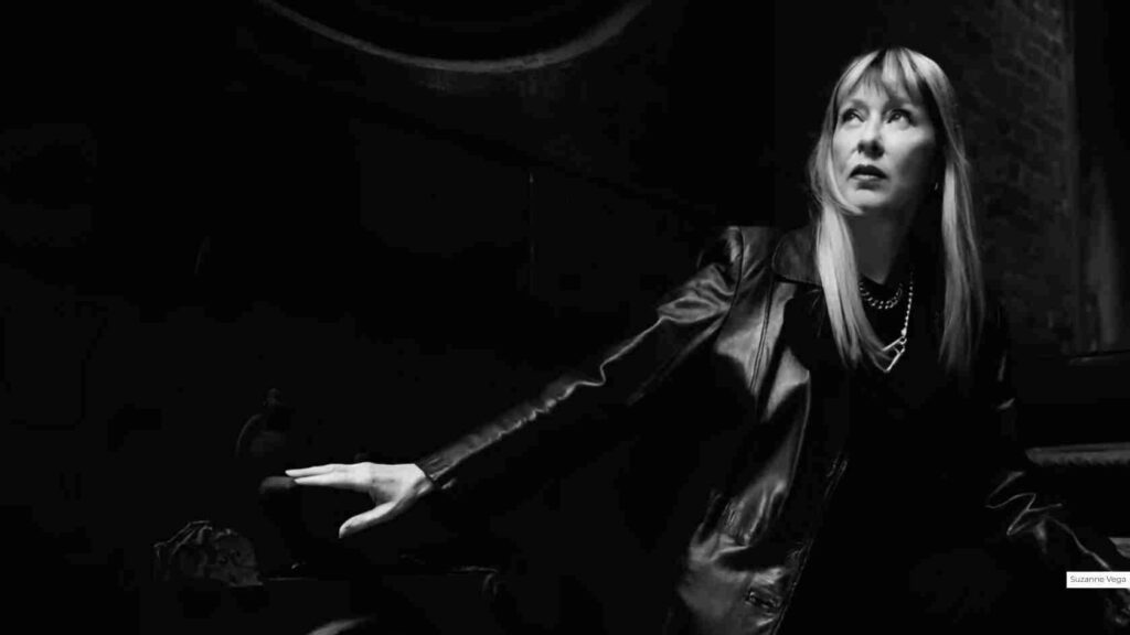 Suzanne Vega überrascht mit „Flying With Angels“ – Vielseitiges Album zwischen Folk, Punk und Politik