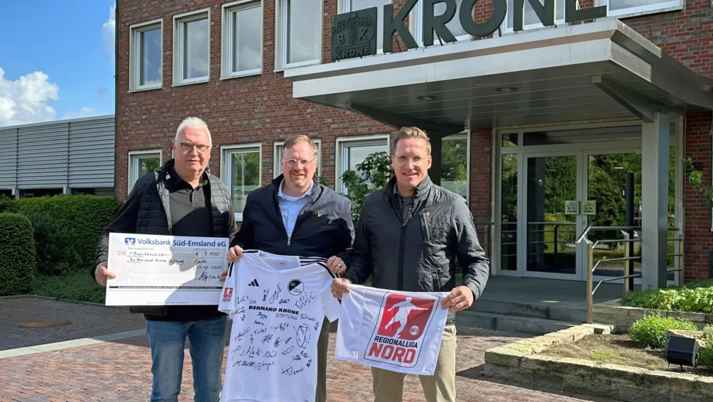 2000 Euro für den guten Zweck – SC Spelle-Venhaus versteigert Derby-Trikots