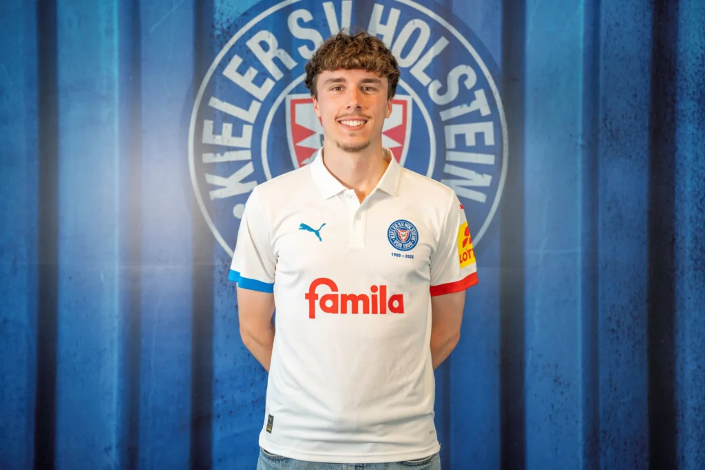 Louis Köster unterschreibt Profivertrag bei Holstein Kiel – Aufstieg vom Regionalliga-Talent zum Herausforderer