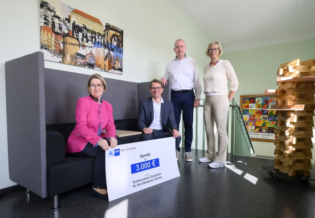 IHK fördert Studienseminar Osnabrück mit 3.000 Euro – Investition in die Zukunft der beruflichen Bildung