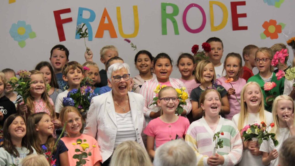 Abschied nach 32 Jahren – Schulleiterin Annemarie Rode in Spahnharrenstätte in den Ruhestand verabschiedet