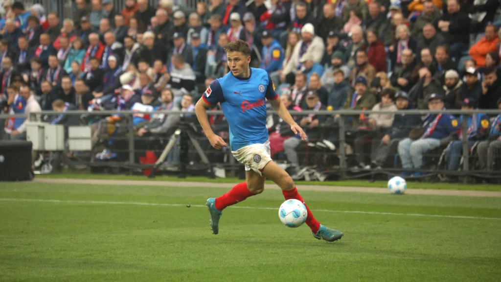 Abschied mit Aufstieg: Benedikt Pichler verlässt Holstein Kiel Richtung Hannover