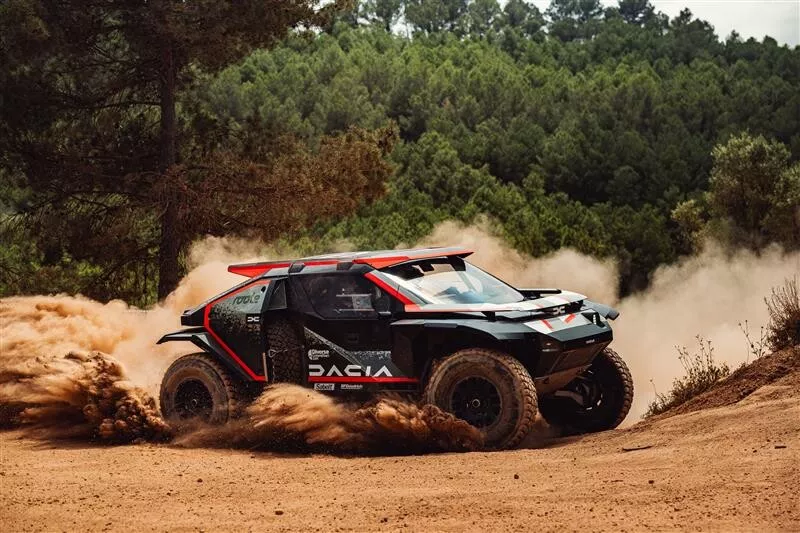 Dacia feiert 20 Jahre in Deutschland – und bringt Motorsport-Premiere an den Nürburgring