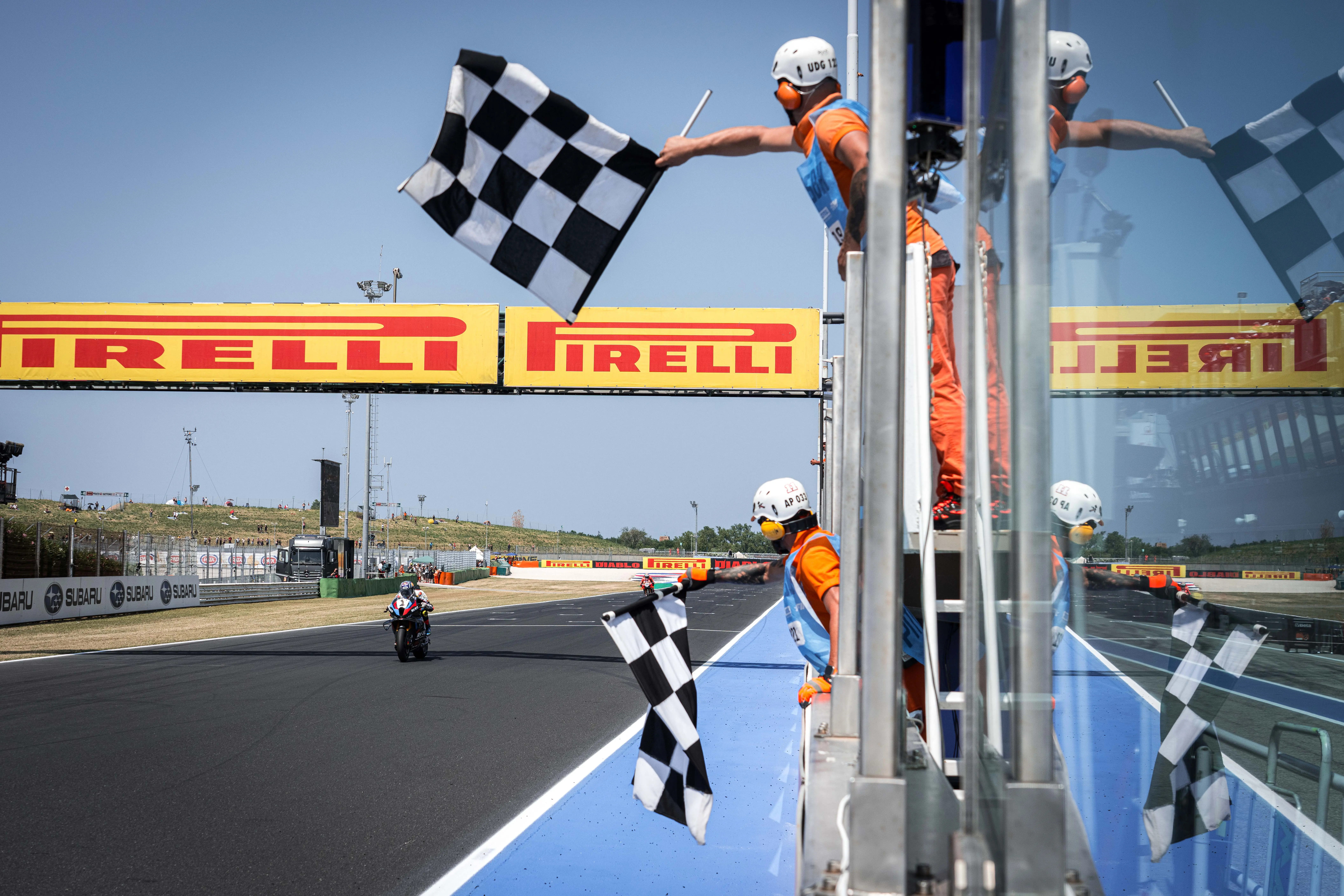 Dreifachsieg für BMW in Misano – Razgatlioglu dominiert WorldSBK