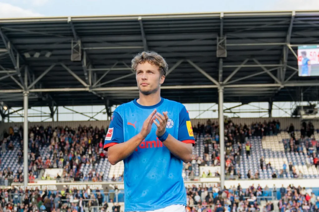 Fiete Arp verlässt Holstein Kiel und wechselt nach Dänemark