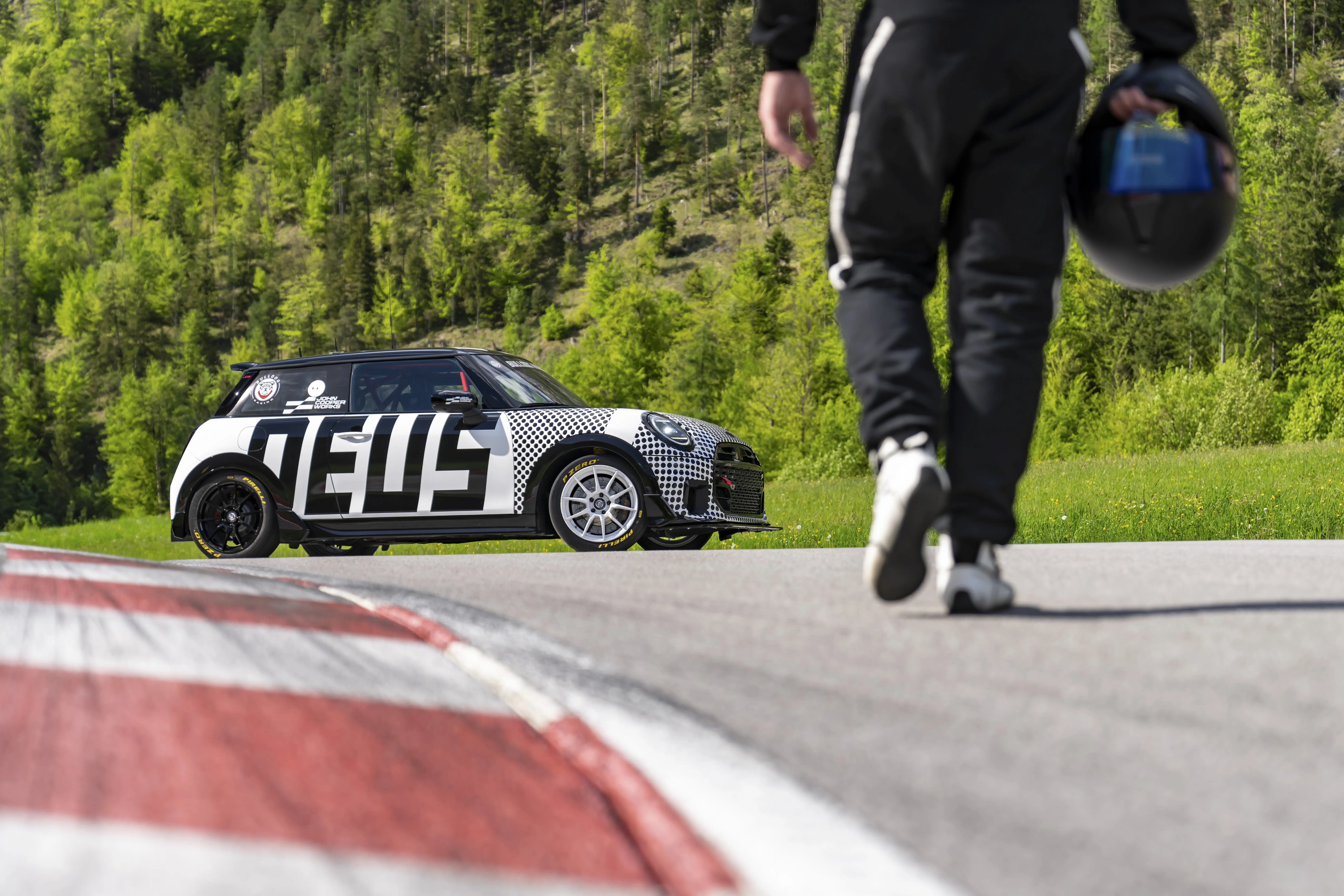 Nürburgring – Samantha Tan feiert MINI-Debüt beim 24-Stunden-Rennen