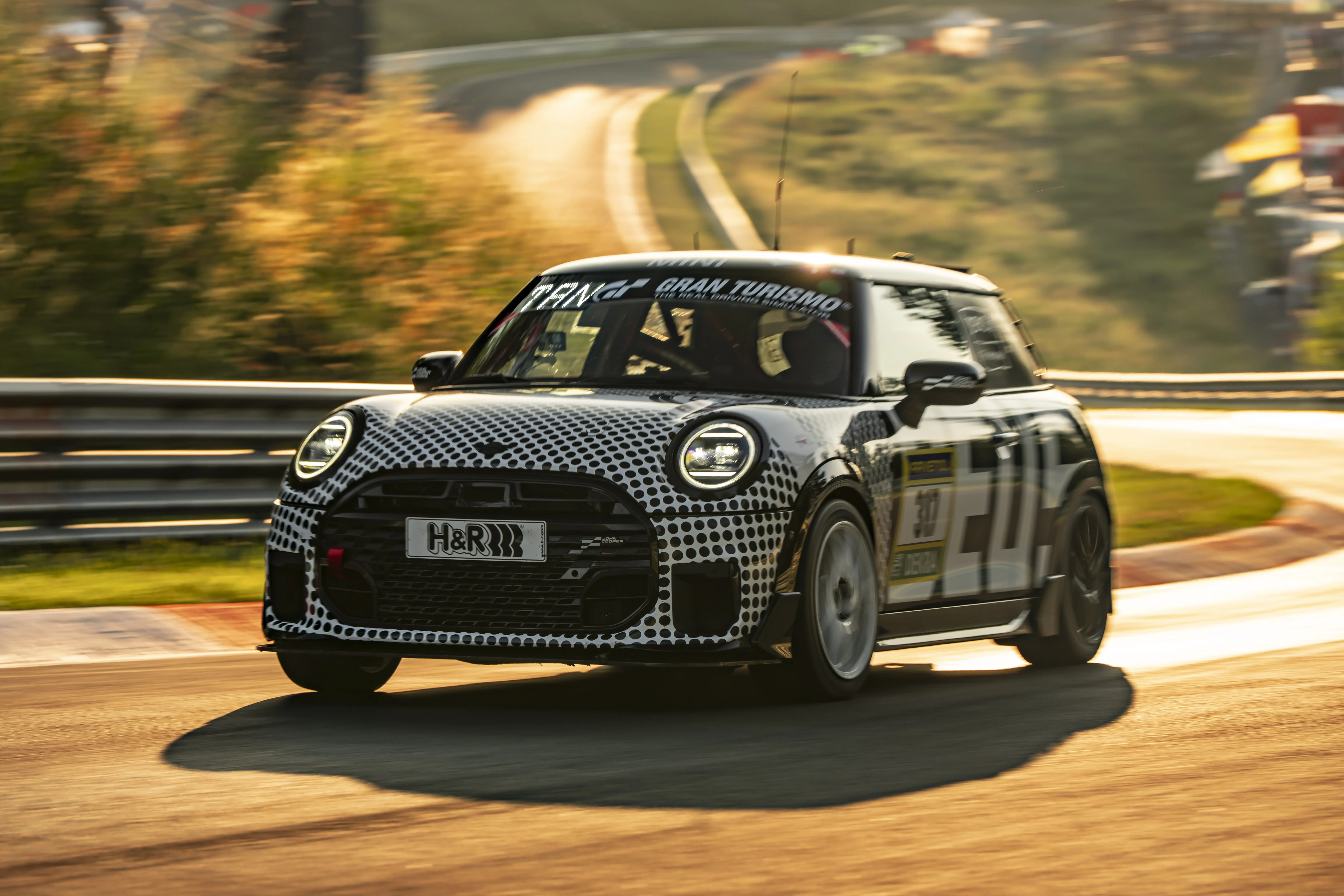 MINI John Cooper Works beim 24h-Rennen: Startklar für die „Grüne Hölle“
