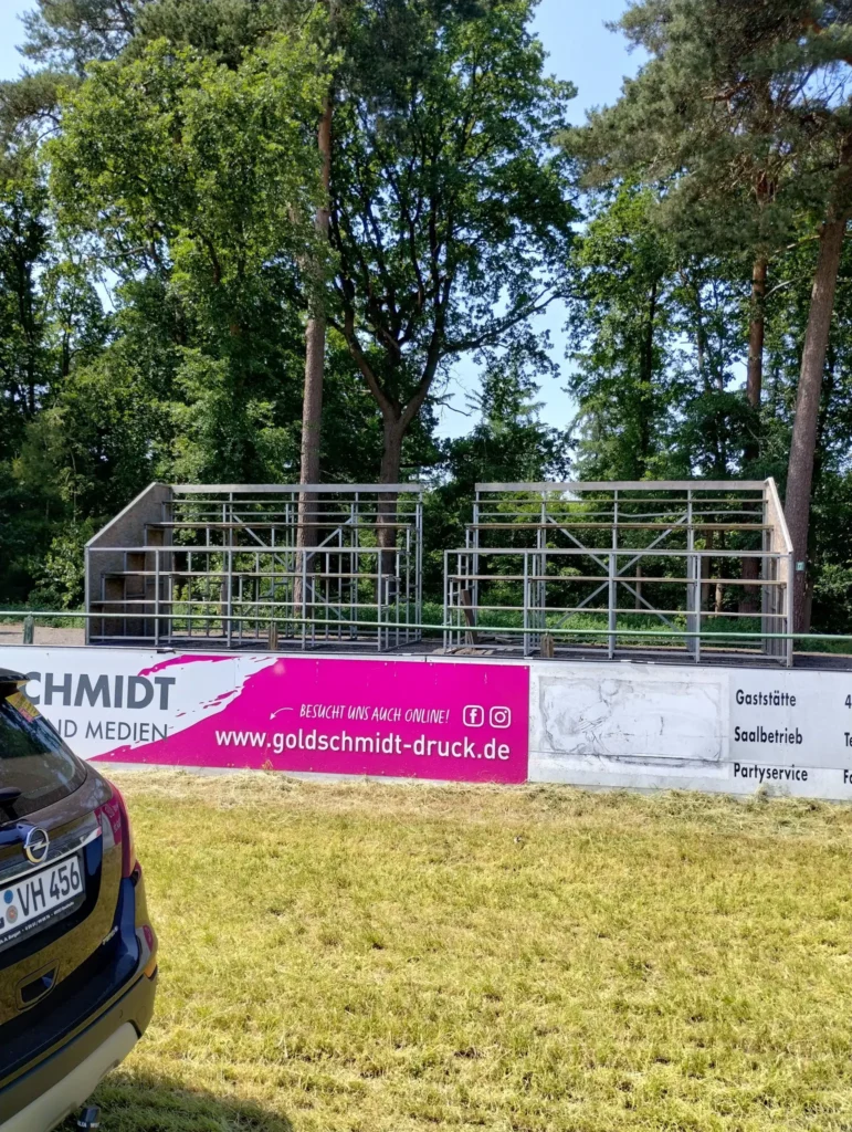 Werlte – Vorbereitungen laufen: Neue Tribüne und EM-Flair beim Flutlicht-Grasbahnrennen