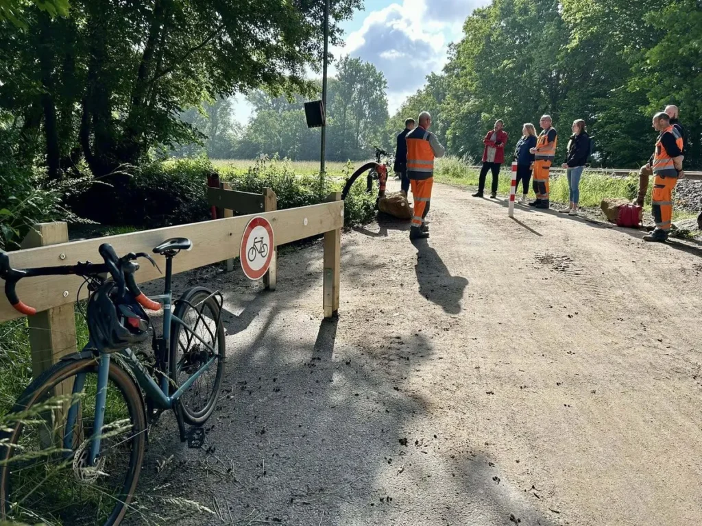 Neuer Radweg an der Düsteren Stiege offiziell freigegeben