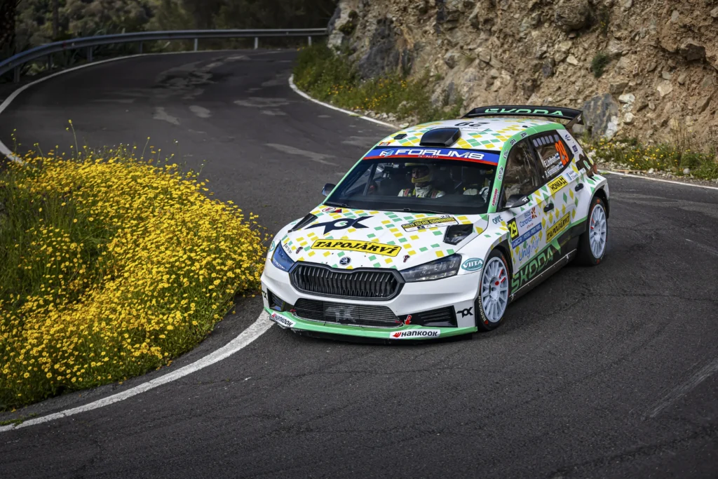 Škoda greift an: Starke Präsenz bei der Rallye Italien Sardinien