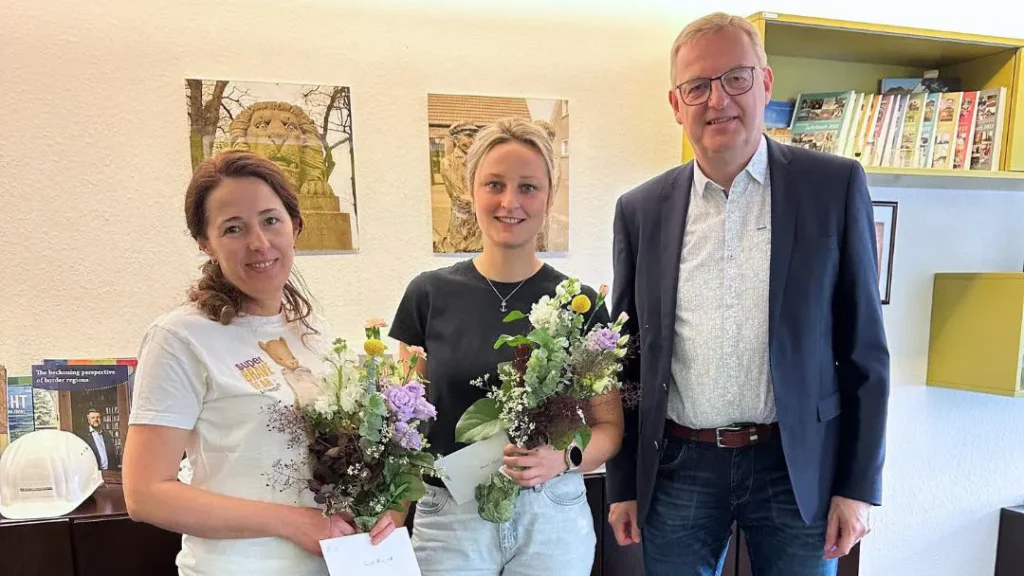 Zwei neue Verwaltungswirtinnen für die Samtgemeinde Emlichheim