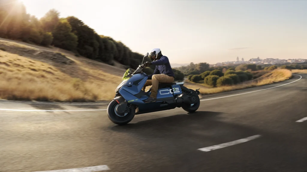 BMW präsentiert neuen CE 04 – E-Scooter der nächsten Generation für urbane Mobilität