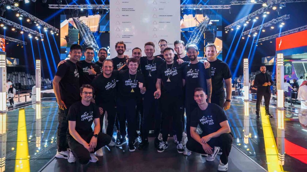 BMW M Team Redline holt erneut den Titel beim Esports World Cup