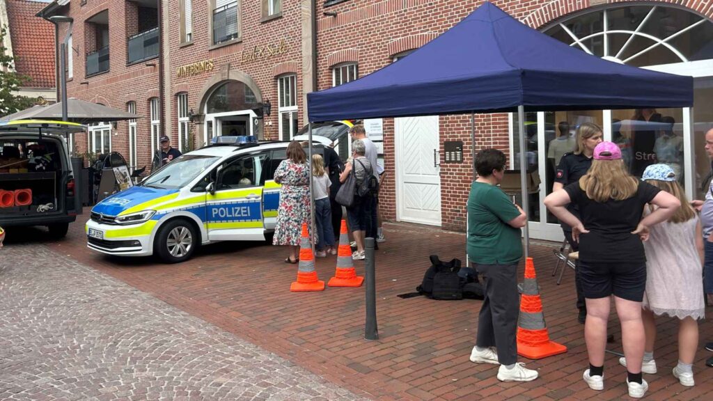 Blaulichtmeile begeistert Besucher in Haselünner Innenstadt