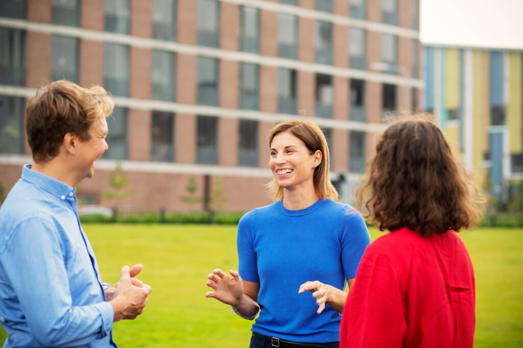 Zufriedenheit als Wirtschaftsfaktor: Was Deutschland von Finnland lernen kann