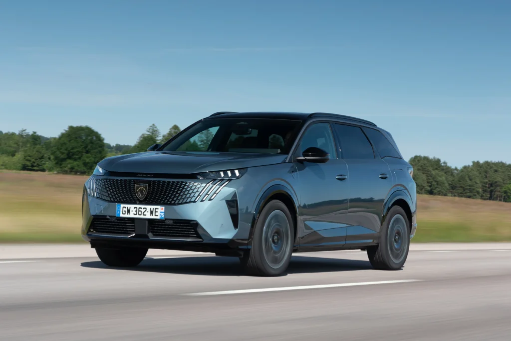 Mehr Raum, gleiche Leistung: PEUGEOT 5008 jetzt auch als 5-Sitzer erhältlich