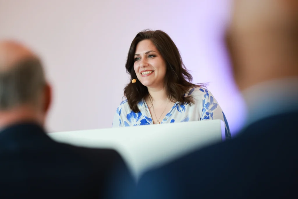 Hamburg – „Europa gestalten“: Svenja Hahn bei PolitikZeit 2025 des AGA Unternehmensverbands