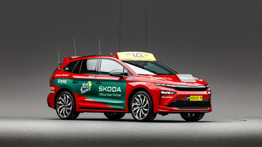 Škoda begleitet Tour de France mit elektrifizierter Fahrzeugflotte